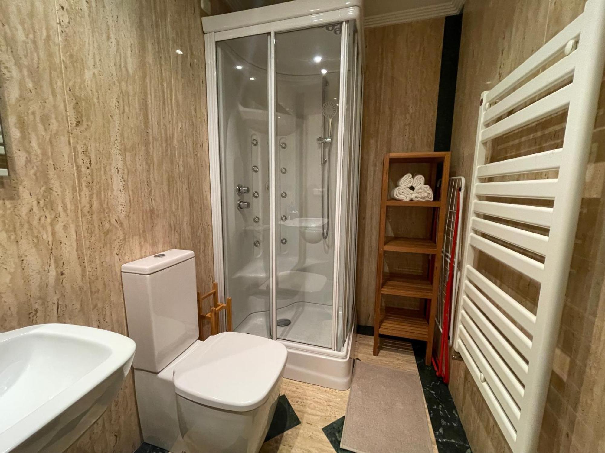Atuaire Home Vivienda A Luminosa Parking Incluido En Plena Calle Comercial Burgo 외부 사진